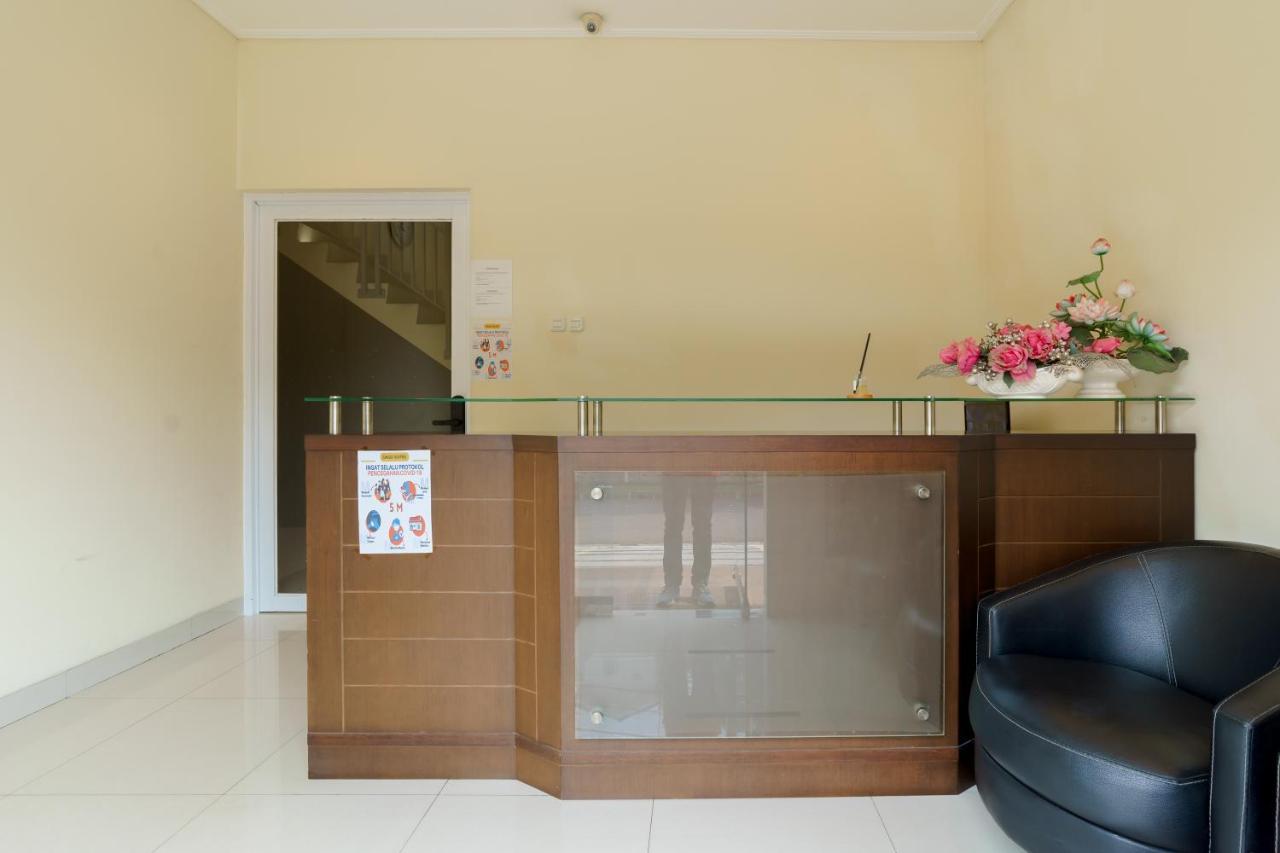 Dago Suites Syariah Cikarang Mitra Reddoorz ブカシ エクステリア 写真