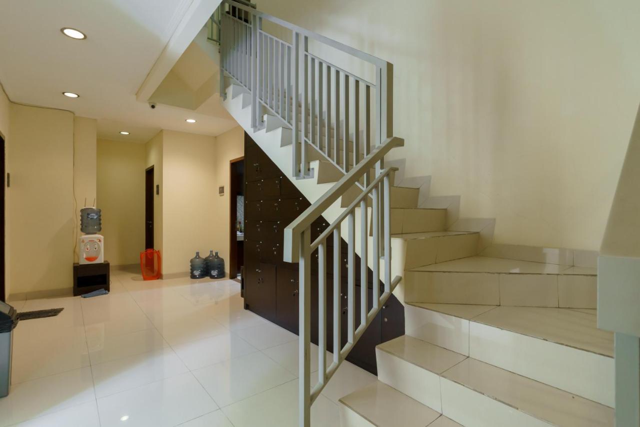 Dago Suites Syariah Cikarang Mitra Reddoorz ブカシ エクステリア 写真