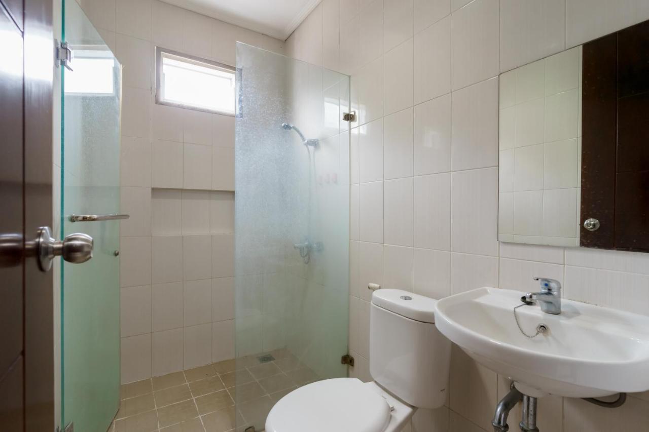 Dago Suites Syariah Cikarang Mitra Reddoorz ブカシ エクステリア 写真