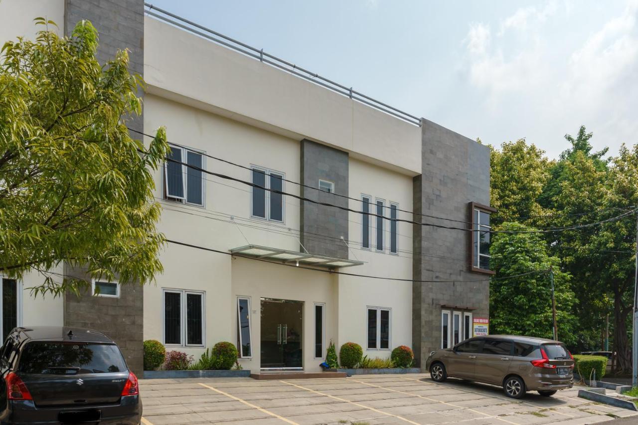 Dago Suites Syariah Cikarang Mitra Reddoorz ブカシ エクステリア 写真