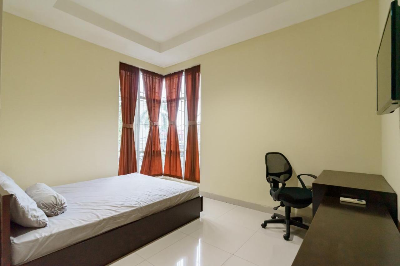 Dago Suites Syariah Cikarang Mitra Reddoorz ブカシ エクステリア 写真